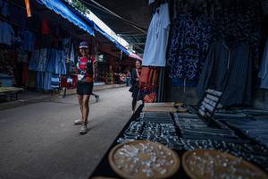 BIB: 
                            <button type="button" onclick="openModal(22795453)" class="btn btn-primary btn-sm float-right btn-popup" data-toggle="modal" data-target=".modal-high-quality">
                        <i class="fas fa-shopping-cart"></i> Add to Cart
                    </button>
                                            <button type="button" onclick="isThisMe(22795453, true)" class="btn btn-success btn-sm float-right btn-popup btn-isme hidden" data-toggle="tooltip" data-placement="bottom" title="นี่คือรูปของคุณใช่ไหม คลิกที่นี่เพื่อเอาเข้าอัลบั้ม">
                        <i class="fas fa-plus"></i> Add to album
                    </button>
                    <button type="button" onclick="isThisMe(22795453, false)" class="btn btn-warning btn-sm float-right btn-popup btn-isnotme hidden">
                        <i class="fas fa-ban"></i> Remove from album
                    </button>